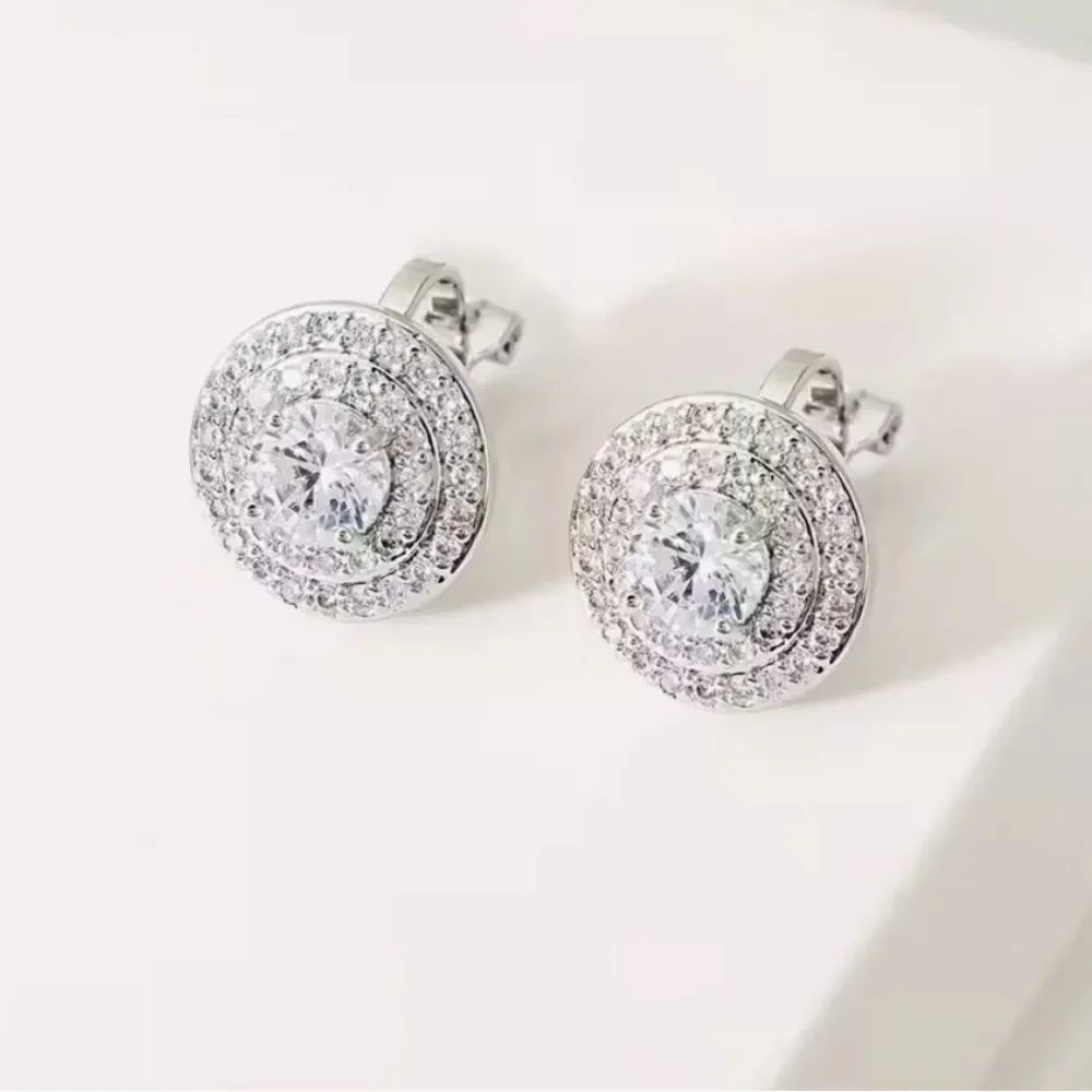 🔹 NEW Dazzling & Sparkling Silver Crystal Clip On Earrings 🔹 - Picture 5 of 5